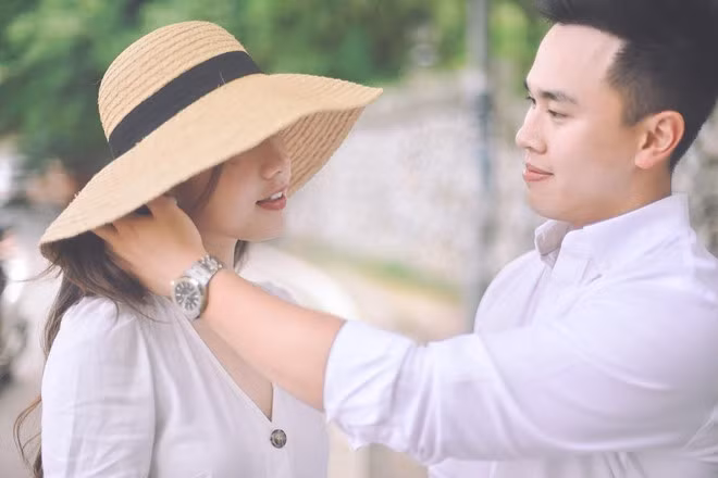 Hot girl Mie Nguyen khoe anh dinh hon ngot ngao ben ban trai-Hinh-2