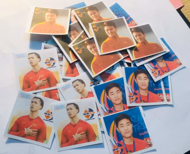 Co giao 9X in hinh DT Viet Nam len sticker tich diem cho hoc tro