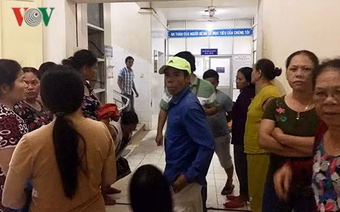 Người nhà tố bệnh viện tắc trách khiến thai nhi tử vong sau khi sinh Nguoi nha to benh vien tac trach khien thai nhi tu vong sau khi sinh