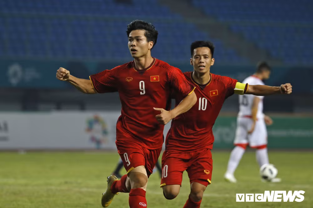 Cầu thủ xuất sắc nhất AFF Cup 2018: Công Phượng, Quang Hải là ứng viên hàng đầu Cau thu xuat sac nhat AFF Cup 2018: Cong Phuong, Quang Hai la ung vien hang dau
