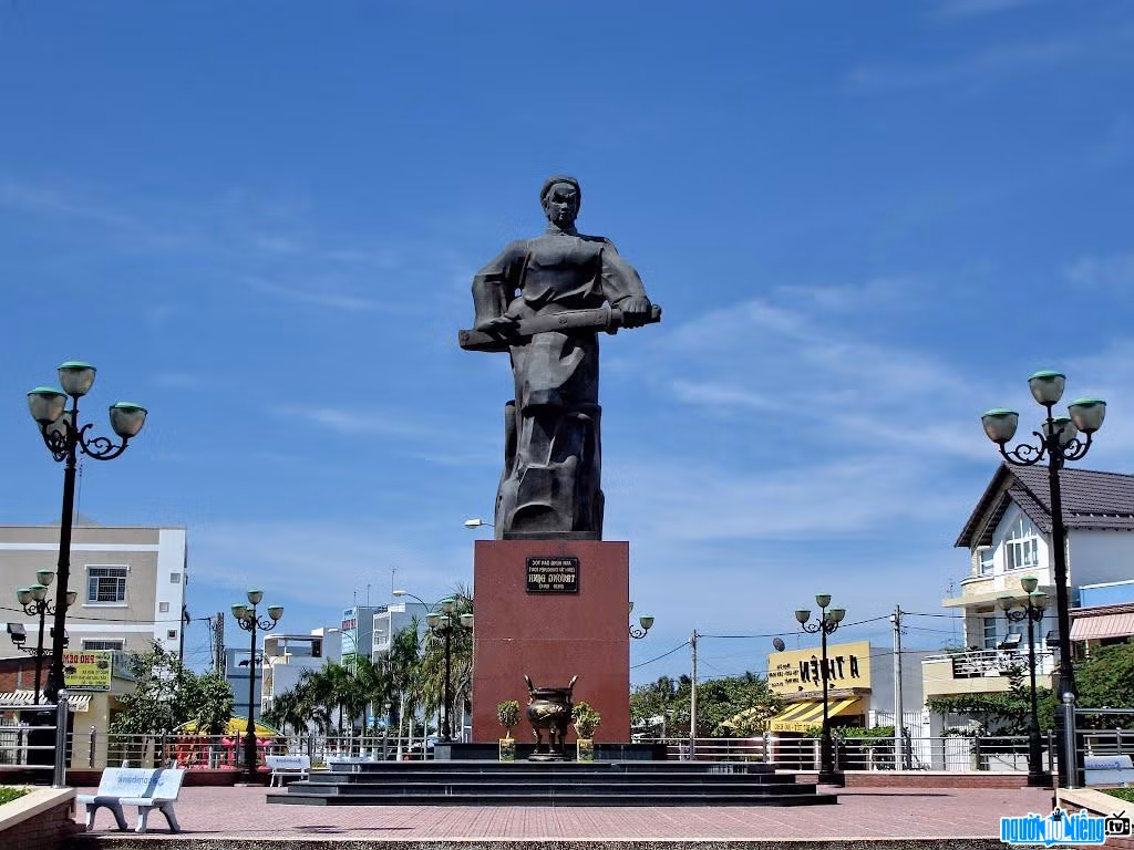 Năm 1863 (Quý Hợi): Trương Định, một lãnh tụ nổi tiếng đứng đầu cuộc kháng chiến chống Pháp của nhân dân Nam Bộ thời cận đại, gửi thư cho Bonard đòi ba tỉnh miền Đông.