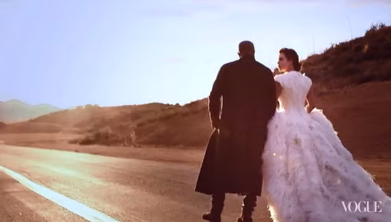 Có tin đồn, Kanye West đã khẩn thiết thương lượng với Vogue để vợ sắp cưới của anh, cô Kim được lên trang bìa tạp chí. Tuy nhiên, lên tiếng bênh vực cặp đôi, tổng biên tập Anna Wintour của tạp chí Vogue, Mỹ phủ nhận tin đồn và cho biết họ đã dành khá nhiều thời gian thuyết phục Kim và Kanye cho lần xuất hiện trên trang bìa tạp chí của họ.