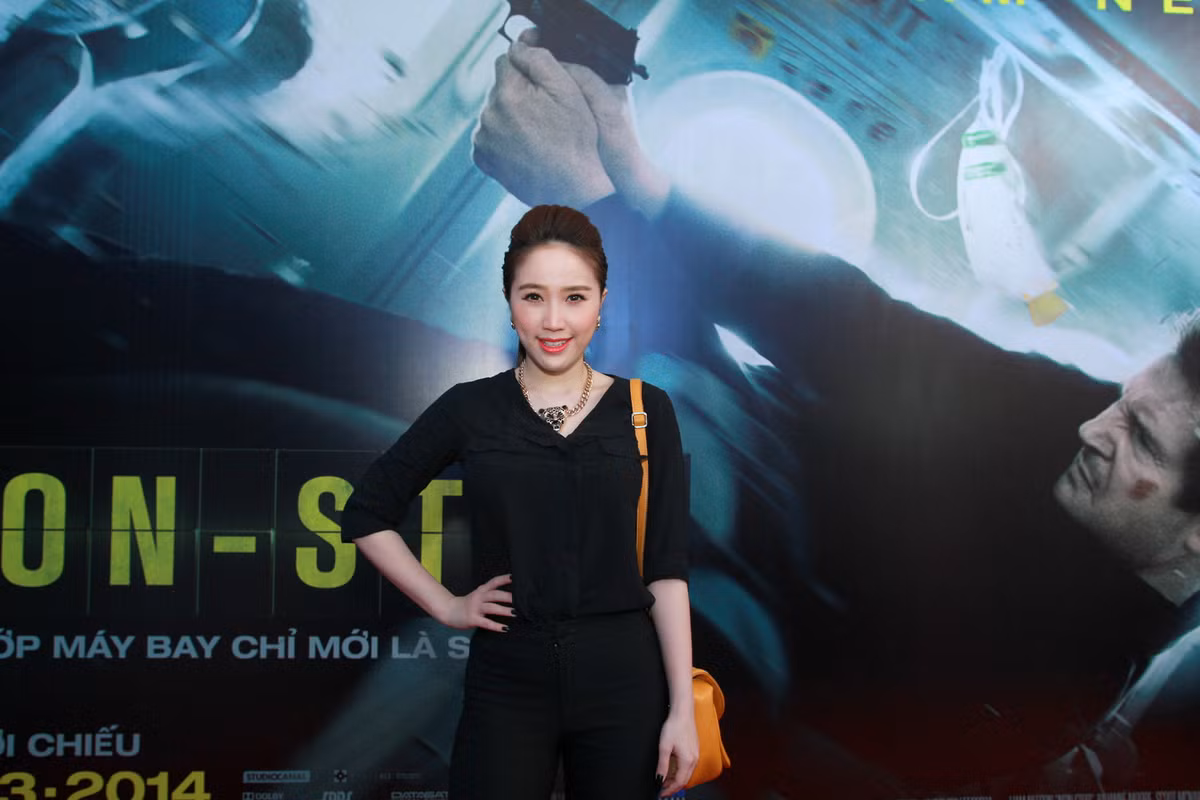 "Công chúa bong bong" Bảo Thy giản dị mà vẫn sang trọng tới tông đen cổ điển.