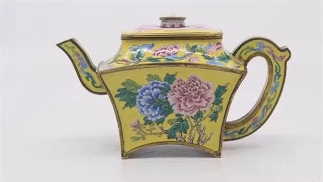 Người đàn ông ‘đổi đời’ khi được trả bình sứ 11 tỷ đồng - Hình 2 Nguoi dan ong ‘doi doi’ khi duoc tra binh su 11 ty dong-Hinh-2