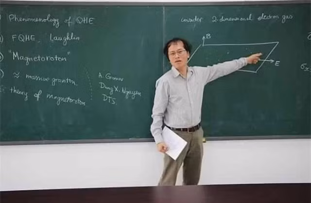 Thần đồng toán học: 8 tuổi giải được toán lớp 12, 15 tuổi nổi tiếng TG - Hình 3 Than dong toan hoc: 8 tuoi giai duoc toan lop 12, 15 tuoi noi tieng TG-Hinh-3