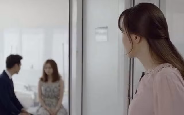 Lên thăm chồng, vợ sốc nặng bỏ chạy khi chứng kiến cảnh tượng trong nhà Len tham chong, vo soc nang bo chay khi chung kien canh tuong trong nha