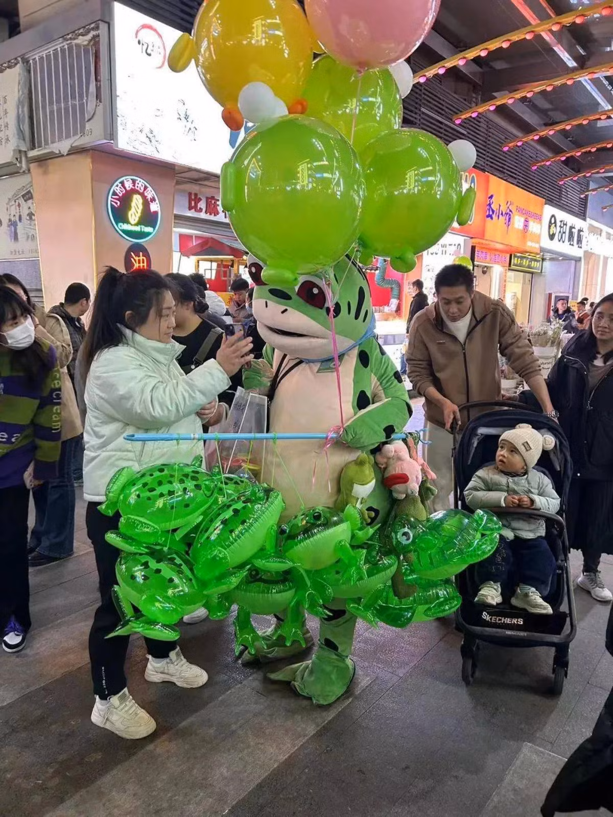 Dan mang phan no vi 'ech ban con' bi duoi di-Hinh-2