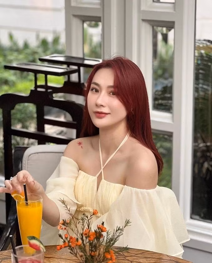 Ban gai moi cua cau thu Van Thanh trong xinh dep, nong bong-Hinh-3