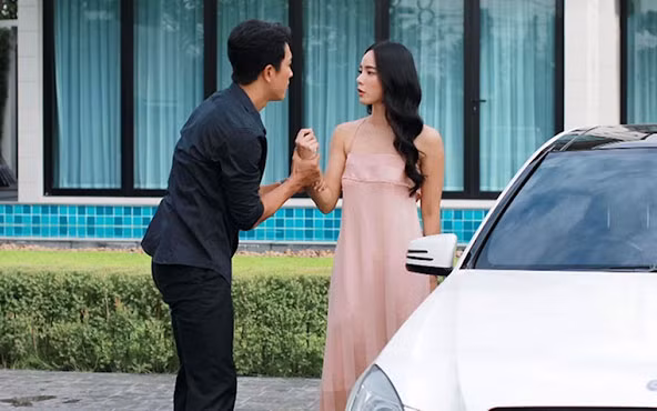 Chong cu doi quay lai, toi dua chiec vay khien anh ta xau ho