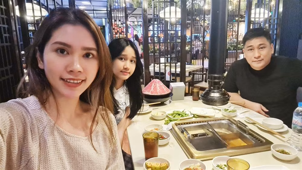 Diễn viên Minh Tiệp thường xuyên hài hước gọi vợ và con là "2 em gái".