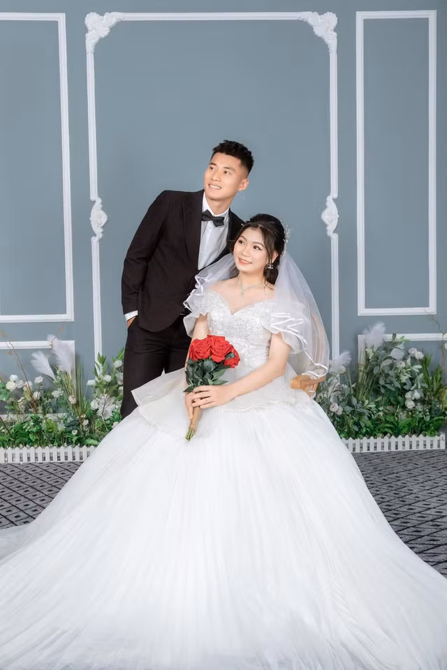 Tien dao tuyen nu Viet Nam len xe hoa voi cau thu CLB Hai Phong
