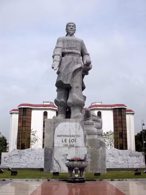 Vuong Thong chi huy 10 van quan Minh doi dau Le Loi