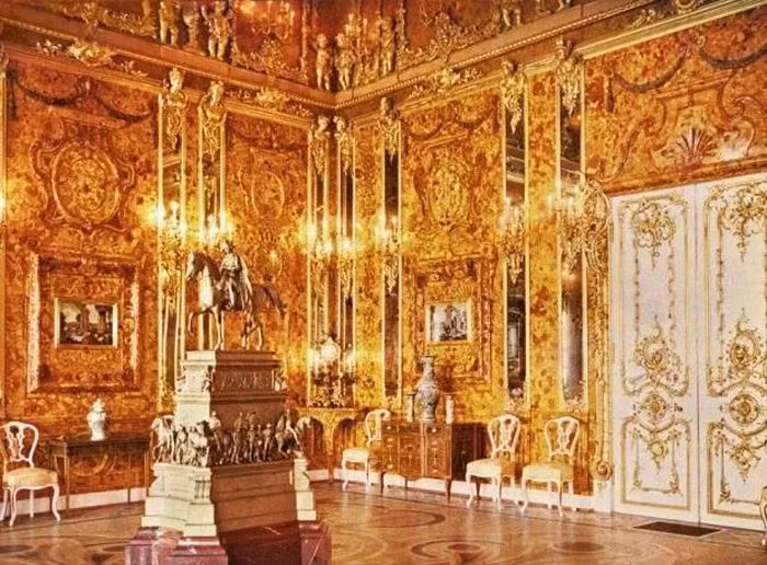 Đồi Hartenstein, Dresden, Đức. Năm 2017, một nhóm thợ săn kho báu nghiệp dư từng tuyên bố rằng, họ đã tìm thấy Căn phòng hổ phách - một trong những báu vật quý giá nhất trong các kho báu đang mất tích của Đức Quốc xã.