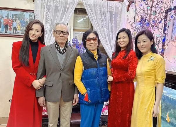 Tình yêu thương từ bố mẹ và đại gia đình nhà chồng giúp Lã Thanh Huyền thuận lợi trong mọi việc.