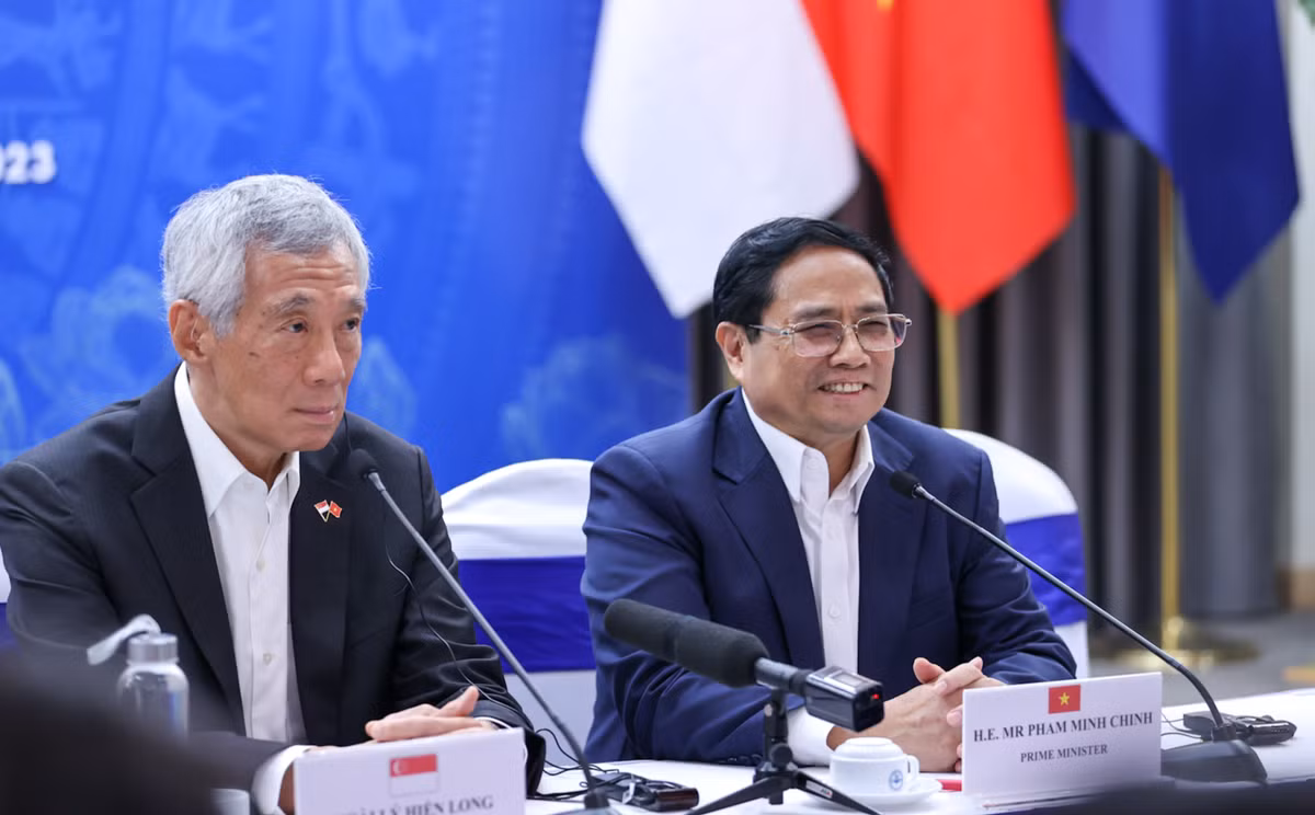 Thủ tướng Phạm Minh Chính và Thủ tướng Lý Hiển Long đối thoại với các lãnh đạo trẻ Thu tuong Pham Minh Chinh va Thu tuong Ly Hien Long doi thoai voi cac lanh dao tre