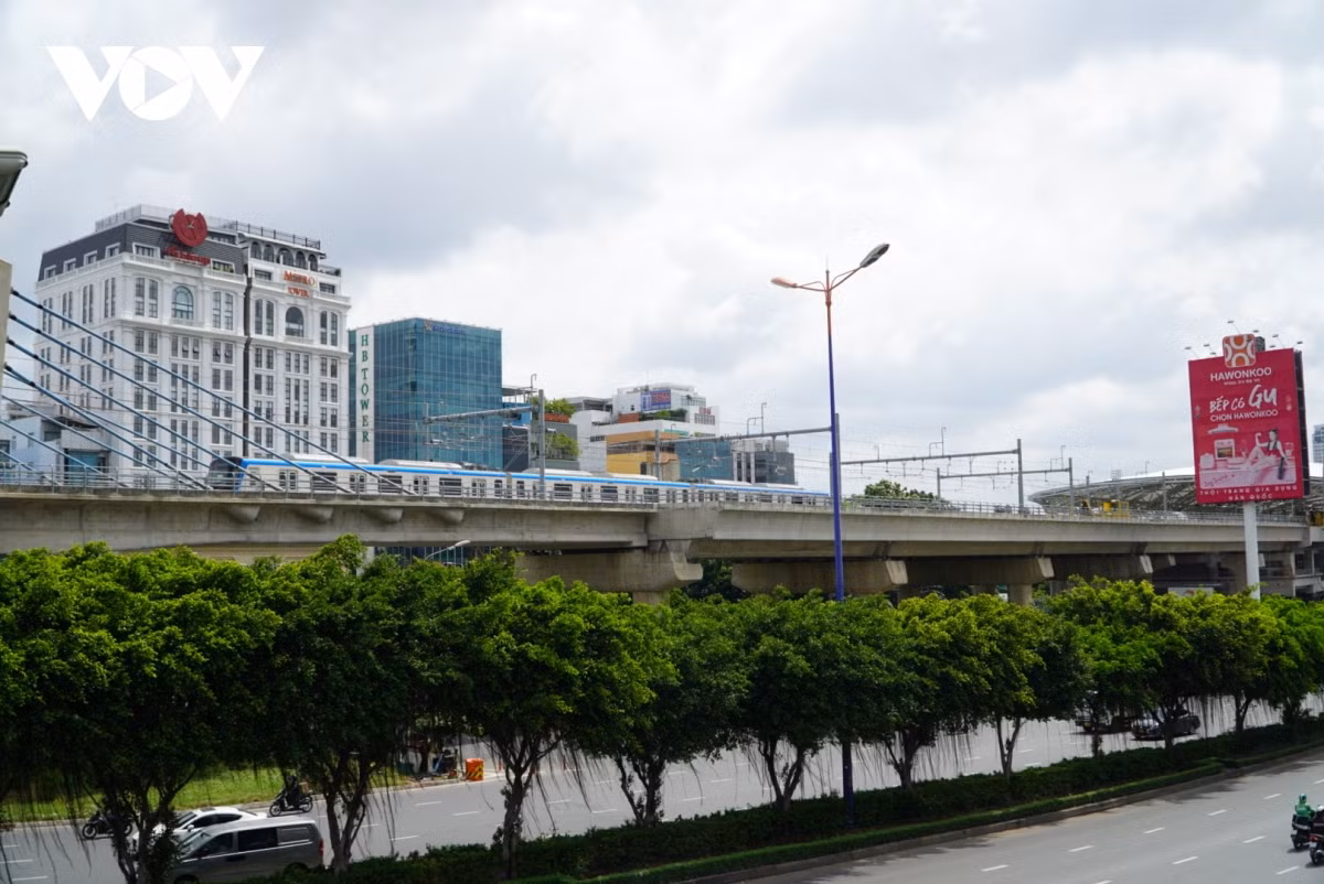 Metro 1 TP HCM chạy thử nghiệm toàn tuyến an toàn và thú vị - Hình 2 Metro 1 TP HCM chay thu nghiem toan tuyen an toan va thu vi-Hinh-2