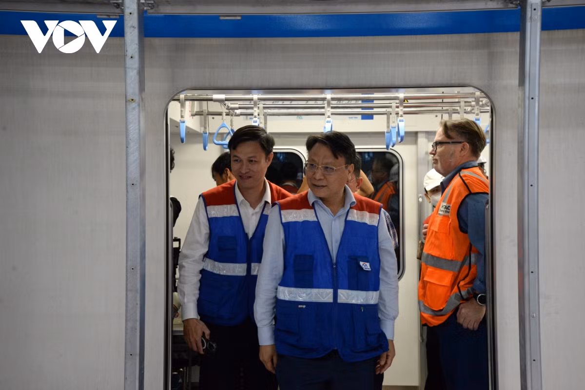 Metro 1 TP HCM chạy thử nghiệm toàn tuyến an toàn và thú vị - Hình 5 Metro 1 TP HCM chay thu nghiem toan tuyen an toan va thu vi-Hinh-5