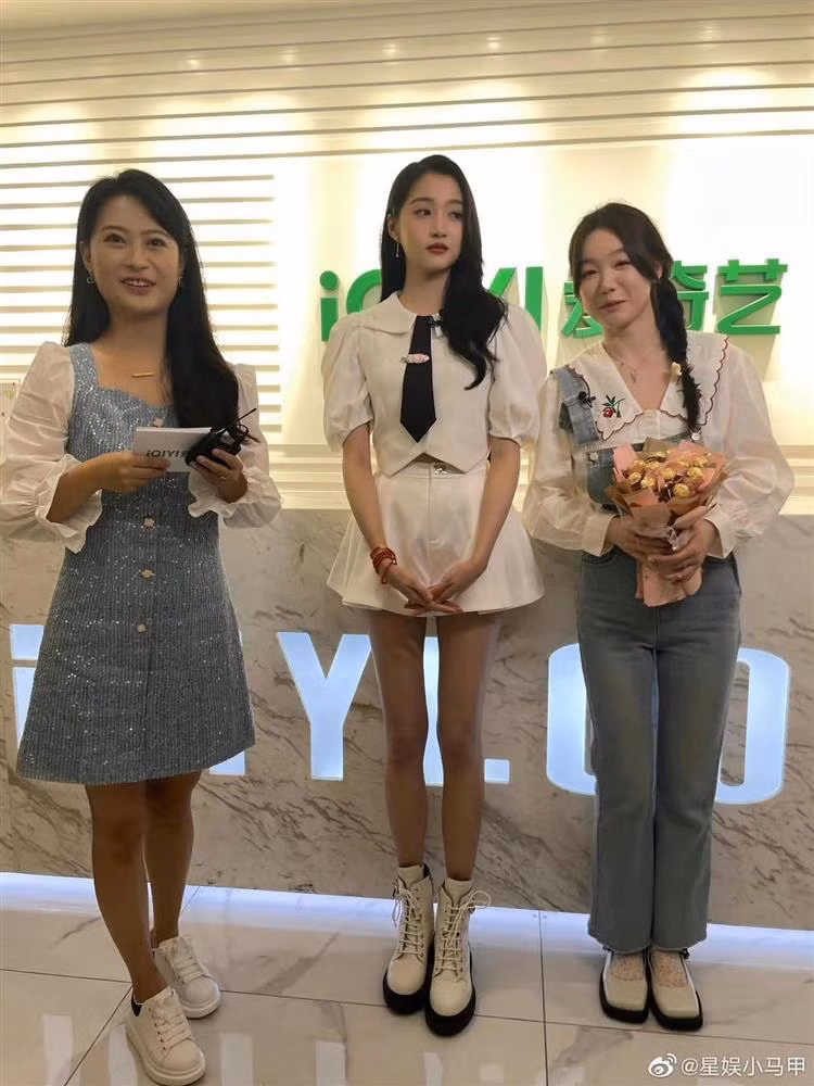 Soc voi doi chan sieu nho cua Quan Hieu Dong ngoai doi