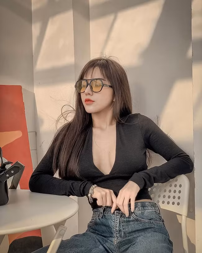 Ban gai cau thu Hoang Duc goi cam noi tieng lang WAGs Viet-Hinh-8
