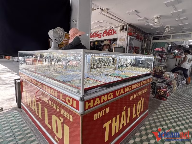 Kẻ cướp tiệm vàng ở Huế trước nguy cơ phải đền hàng chục cây vàng thất lạc Ke cuop tiem vang o Hue truoc nguy co phai den hang chuc cay vang that lac