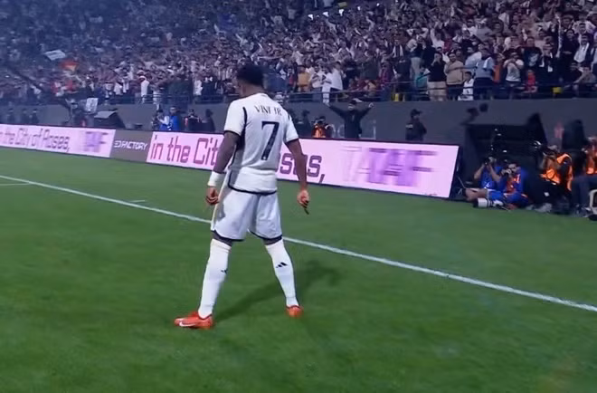 Ly do Vinicius an mung nhu Ronaldo sau hat-trick-Hinh-2