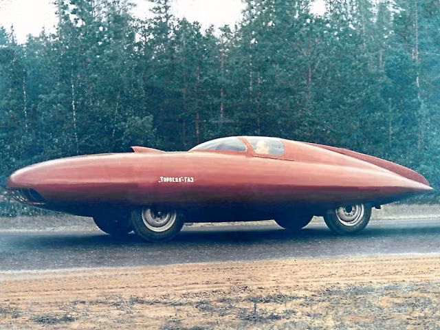  GAZ Torpedo (1951). Đúng như tên gọi, GAZ Torpedo có ngoại hình như một quả ngư lôi. Với động cơ bốn xi lanh, công suất 105 mã lực, nó có thể đạt tốc độ tối đa 191 km/h. Ảnh: Old Concept Cars.