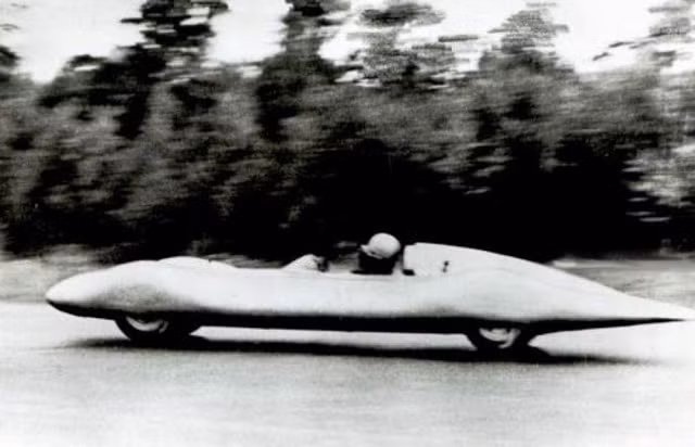  Zvezda 6 (1957). Sở hữu động cơ 245 cm3, công suất 54 mã lực, Zvezda 6 có thể đạt tốc độ độ 200 km/h. Nó đã lập hai kỷ lục thế giới về tốc độ của các mẫu xe đua hạng nhẹ. Ảnh: Old Concept Cars.