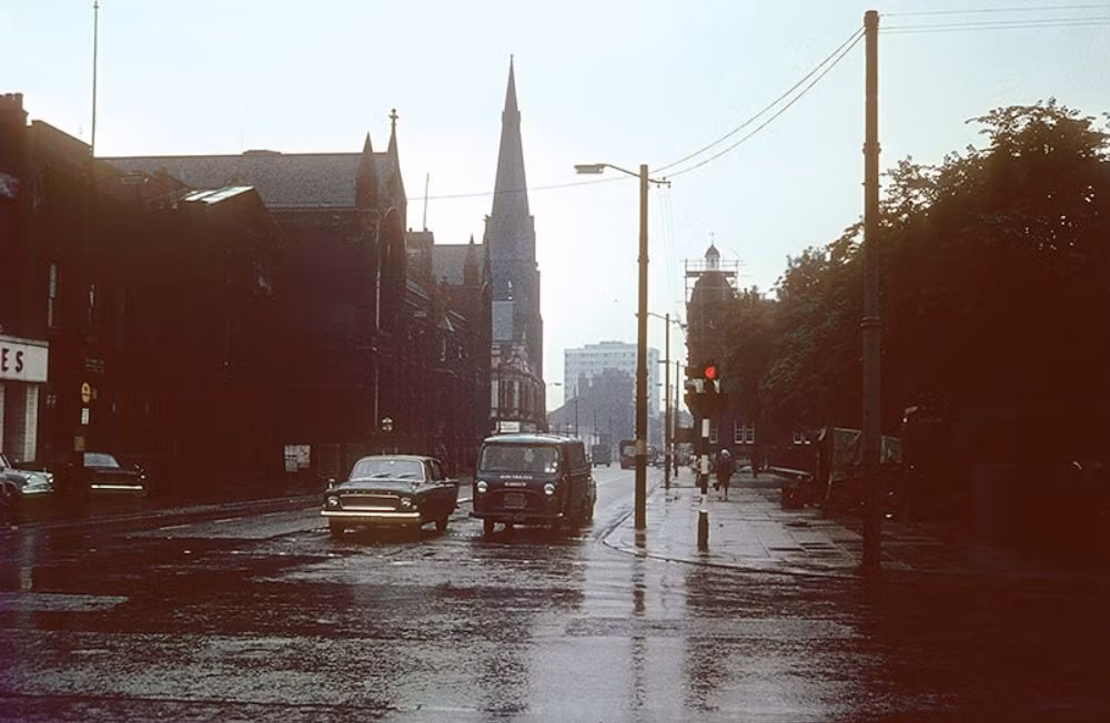 Phố Cavendish nhìn từ đường Oxford, giữa thập niên 1960. Ảnh: MMU Visual Resources.