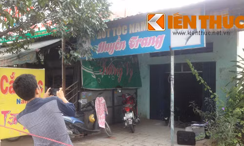 Tiệm cắt tóc Huyền Trang, nơi xảy ra vụ việc. Tiệm cắt tóc Huyền Trang, nơi xảy ra vụ việc.