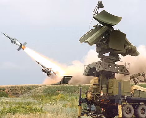 Syria đang có trong biên chế nhiều hệ thống phòng không tầm trung S-125 Pechora (NATO định danh là SA-3) đã qua nâng cấp.