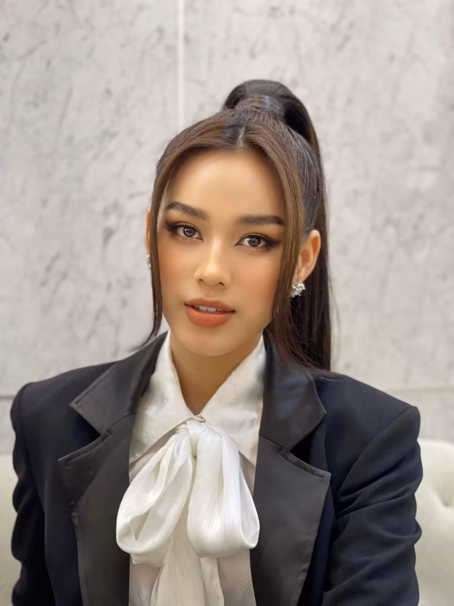 Do Thi Ha len do cuc ngau voi nhung set do dong mac cong so