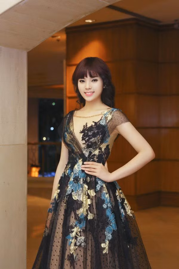 Dàn mỹ nhân Việt tự cộng thêm cho mình cả chục tuổi khi diện đầm tối màu - Hình 2 Dan my nhan Viet tu cong them cho minh ca chuc tuoi khi dien dam toi mau-Hinh-2