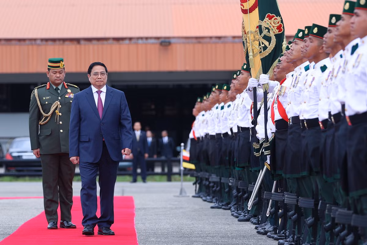 Lễ đón Thủ tướng và Phu nhân thăm chính thức Brunei - Hình 3 Le don Thu tuong va Phu nhan tham chinh thuc Brunei-Hinh-3