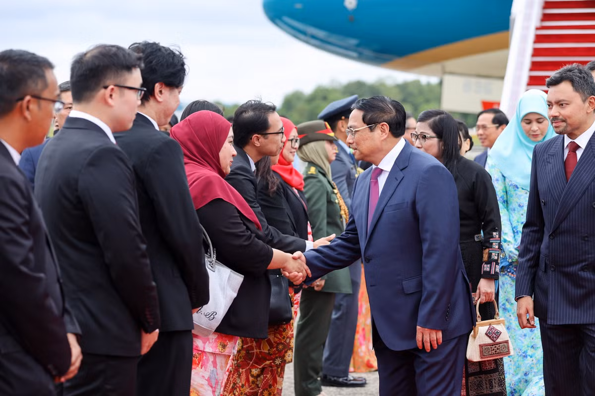 Lễ đón Thủ tướng và Phu nhân thăm chính thức Brunei - Hình 4 Le don Thu tuong va Phu nhan tham chinh thuc Brunei-Hinh-4