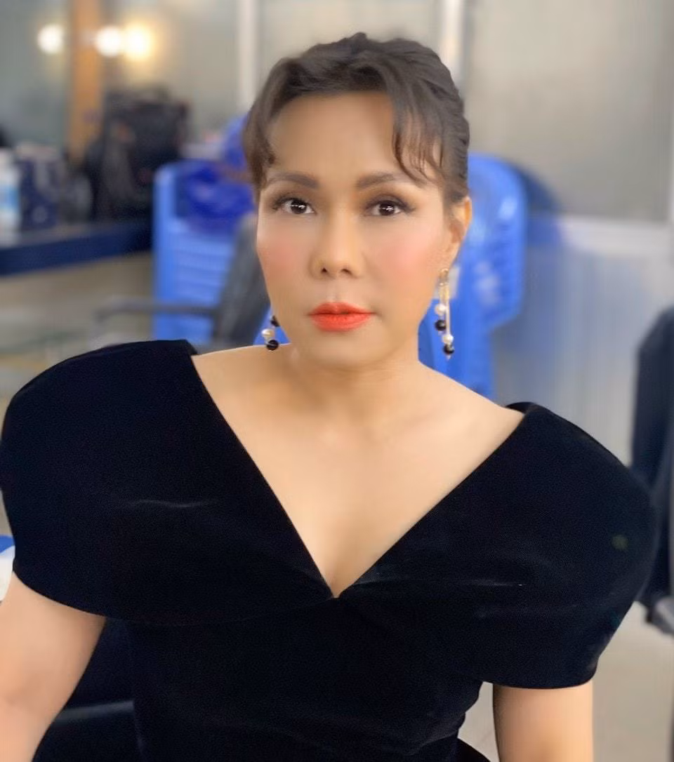 Việt Hương dậy sớm đi làm.