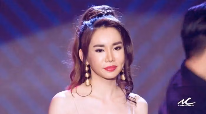 Hình ảnh mặt mộc cho thấy nhan sắc của cô khác nhiều so với những bức ảnh chụp chia sẻ trên trang cá nhân.