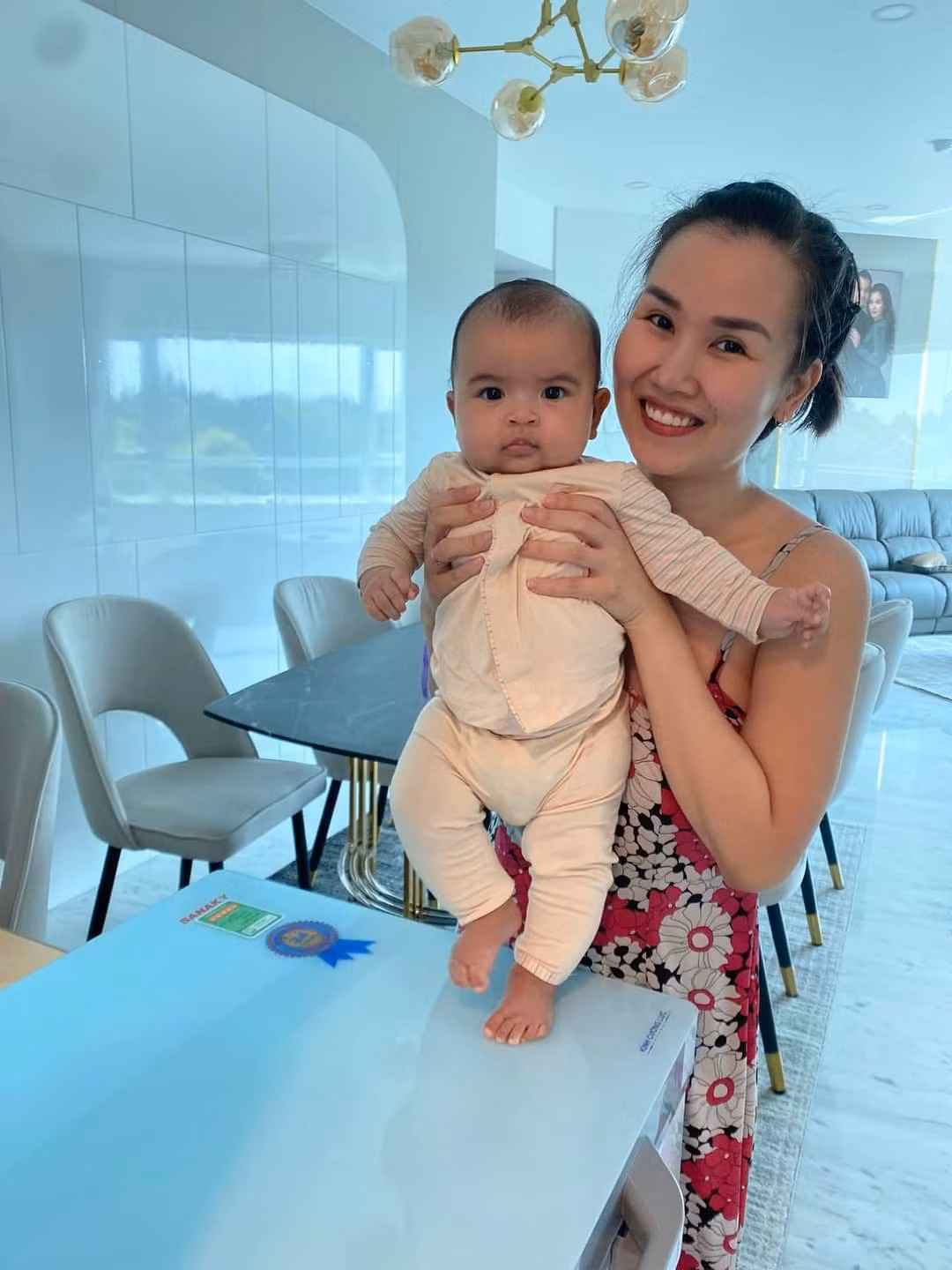 Võ Hạ Trâm khoe con gái ngày càng giống mình.