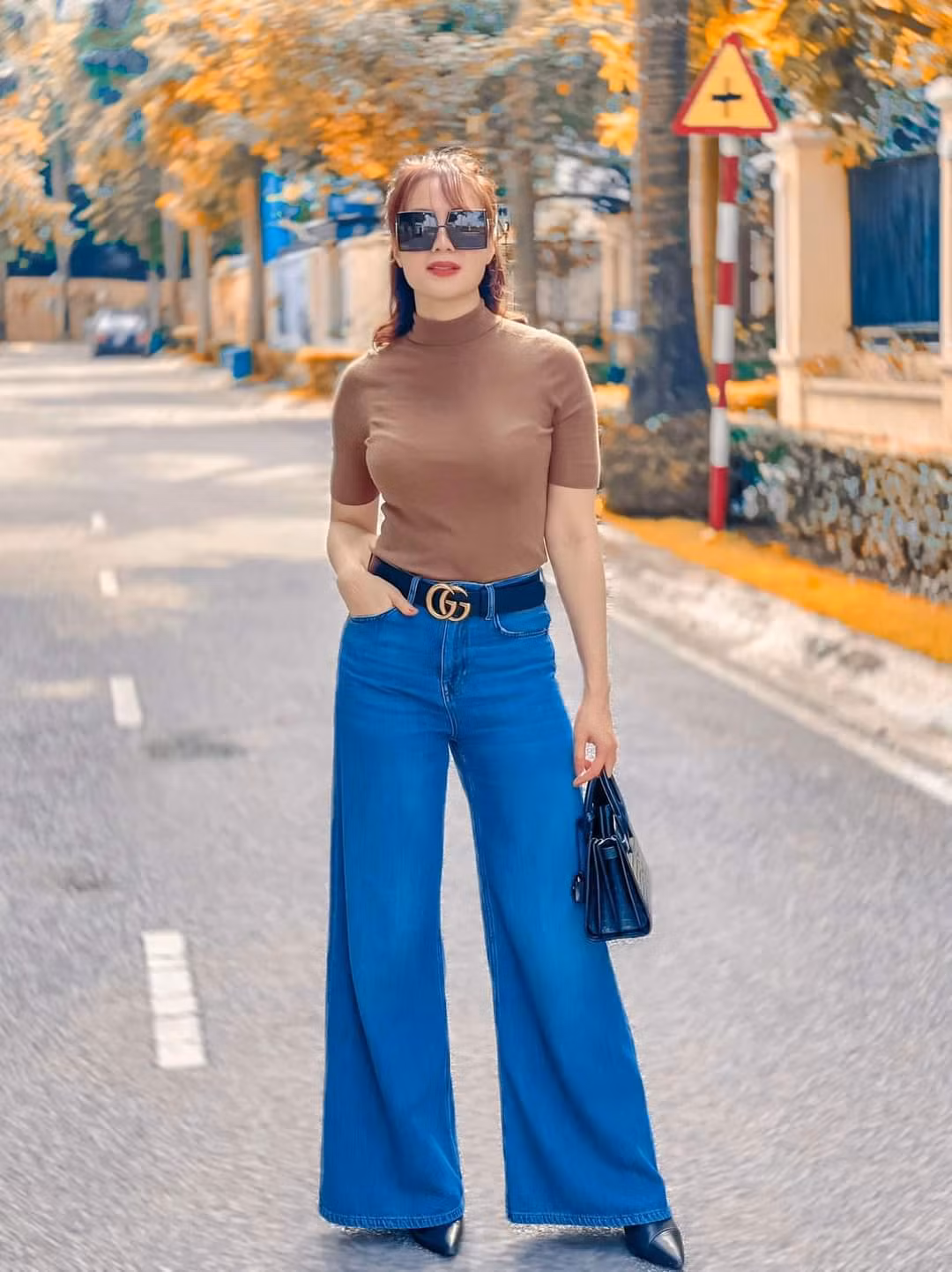 Hồng Diễm cá tính với quần ống loe.