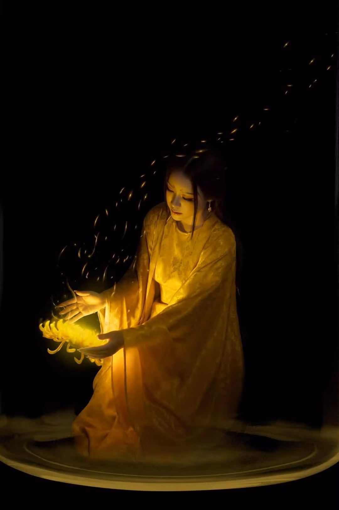"Ở một góc nào đó thì mình công nhận mình xinh đẹp quá thể, quá đáng. Nhan sắc gì đâu", vợ trẻ của ca sĩ Việt Hoàn hài hước trên trang cá nhân.