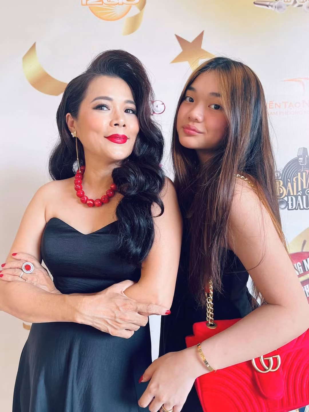 Ca sĩ Mỹ Lệ khoe con gái trợ lý xuất sắc.