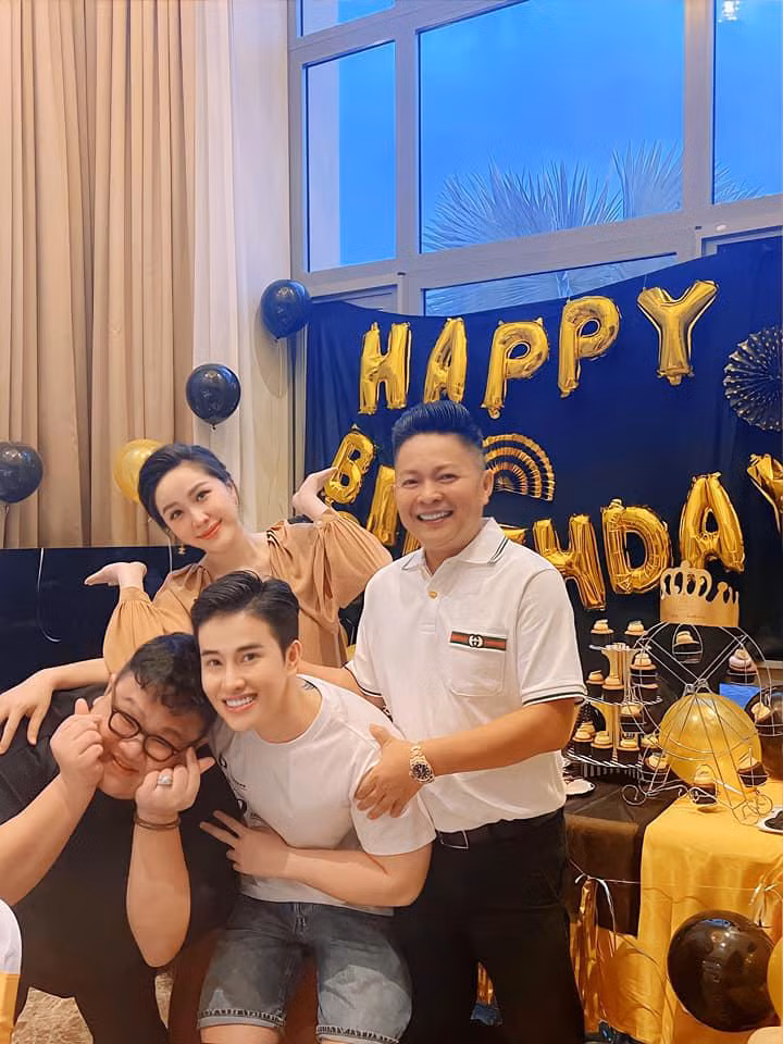 Những lần xuất hiện hiếm hoi của chồng đại gia Bảo Thy Nhung lan xuat hien hiem hoi cua chong dai gia Bao Thy
