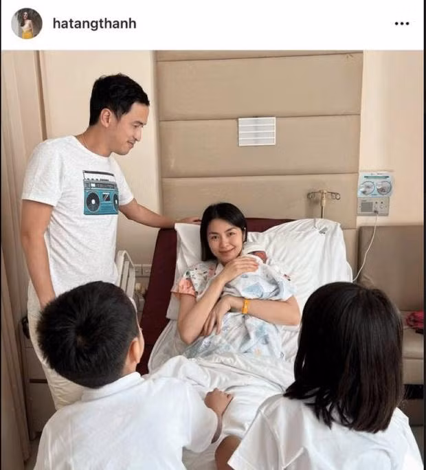 Chiều 13/12, Tăng Thanh Hà bất ngờ thông báo đã hạ sinh nhóc tỳ thứ 3. Nữ diễn viên giấu kín tới mức không ai biết cô mang thai, cho tới khi chính chủ tự thông báo.