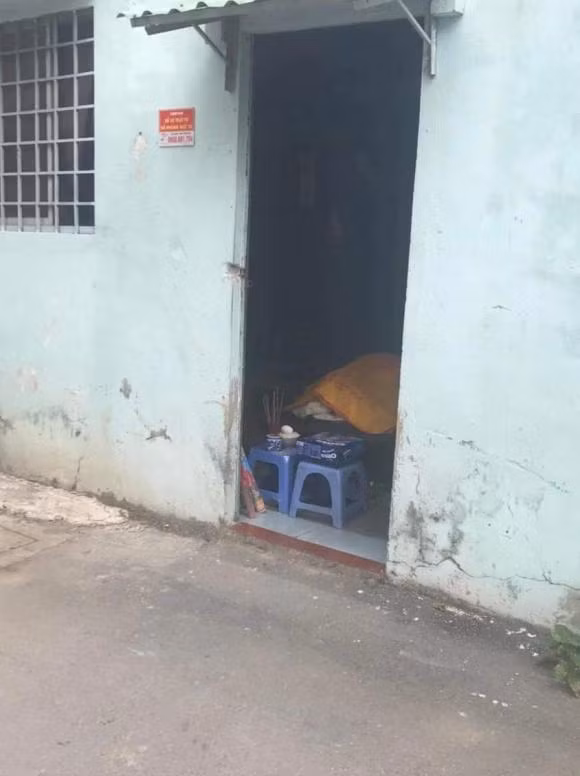 Chứng kiến cảnh khó khăn của đồng nghiệp, đạo diễn Đạt Phi đã đứng ra lo liệu cho tang lễ của nghệ sĩ Văn Ngà được chu toàn. Chiều ngày 16/11, khung cảnh tang lễ của cố nghệ sĩ khiến không ít người xót xa. 