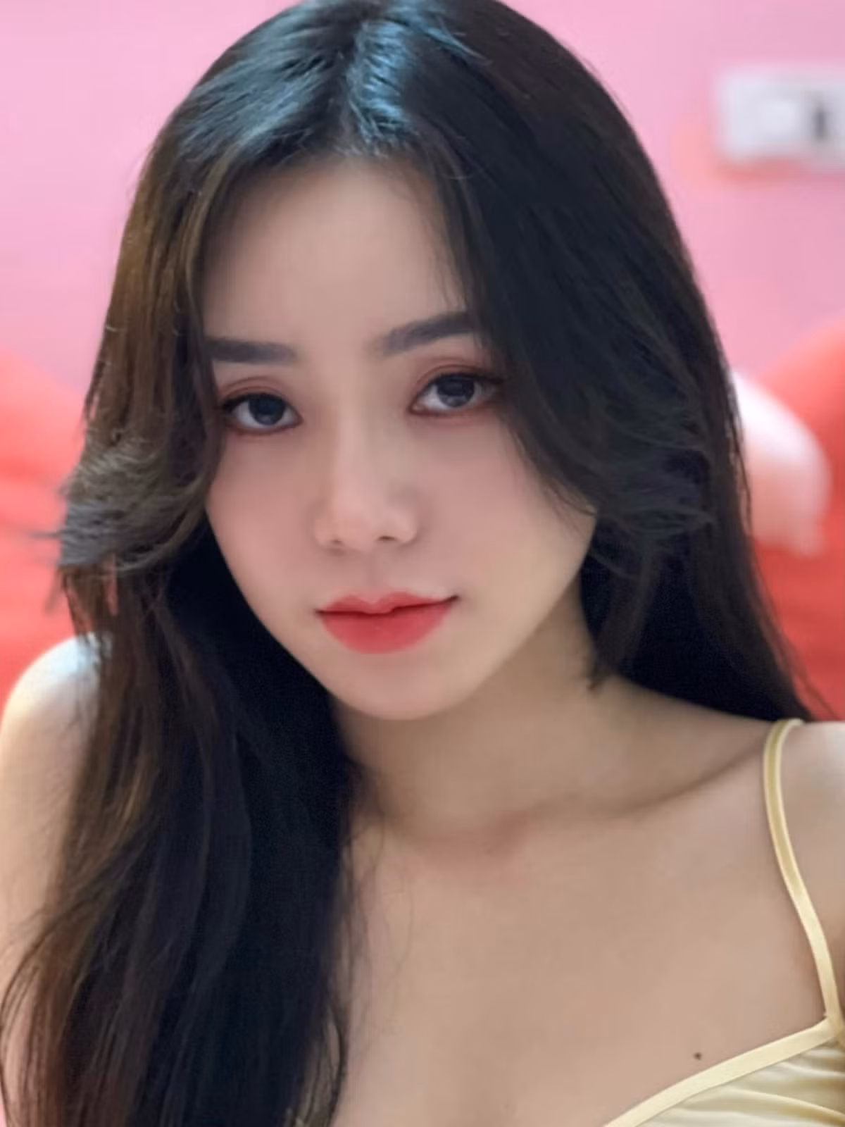 Nhan sắc đầy cuốn hút của diễn viên Quỳnh Kool.