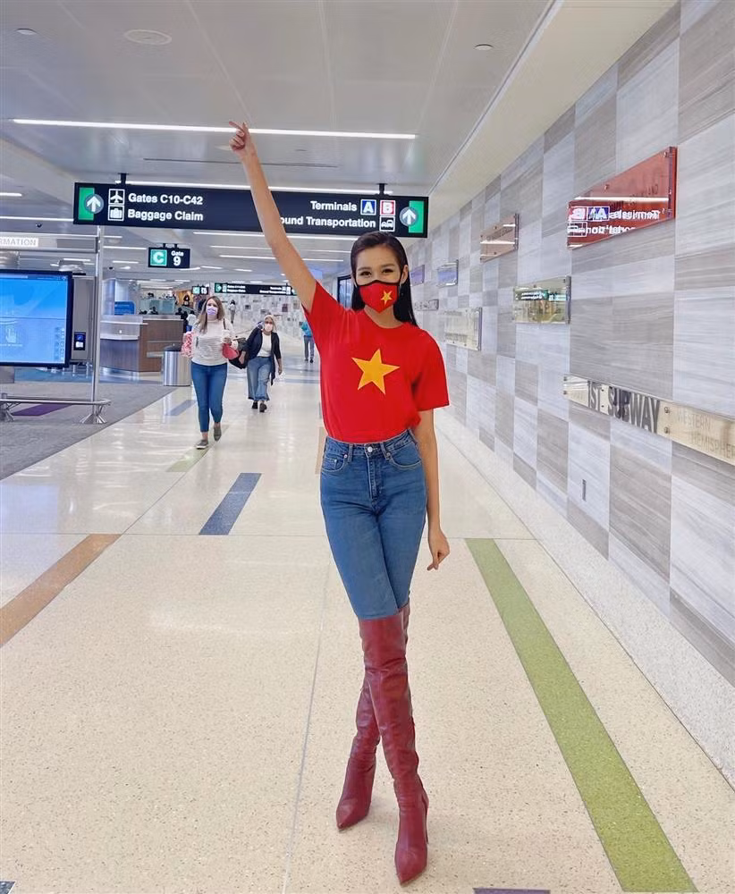 Dù chinh chiến nước bạn nhưng Đỗ Thị Hà vẫn hướng về Việt Nam để cổ vũ bóng đá.