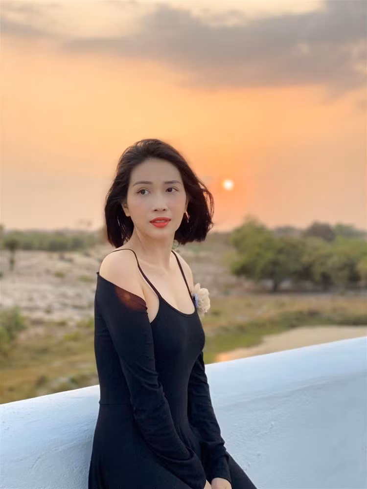 Còn hiện tại nói người đẹp "lão hóa ngược'' quả không sai. Diễn viên Khả Như trẻ ra cả chục tuổi sau khi tân trang nâng mũi...