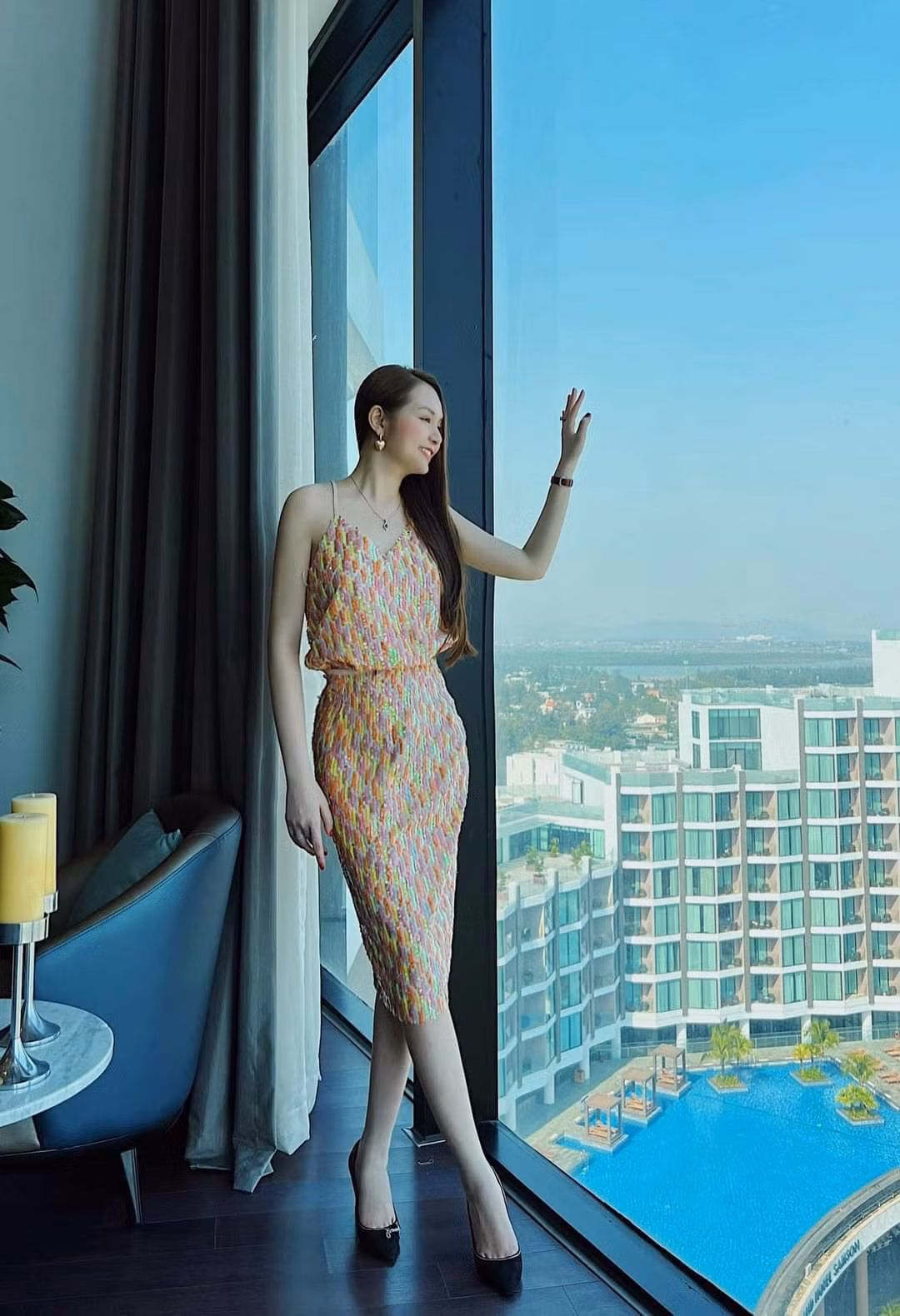 Vợ Tuấn Hưng ngày càng trẻ đẹp.
