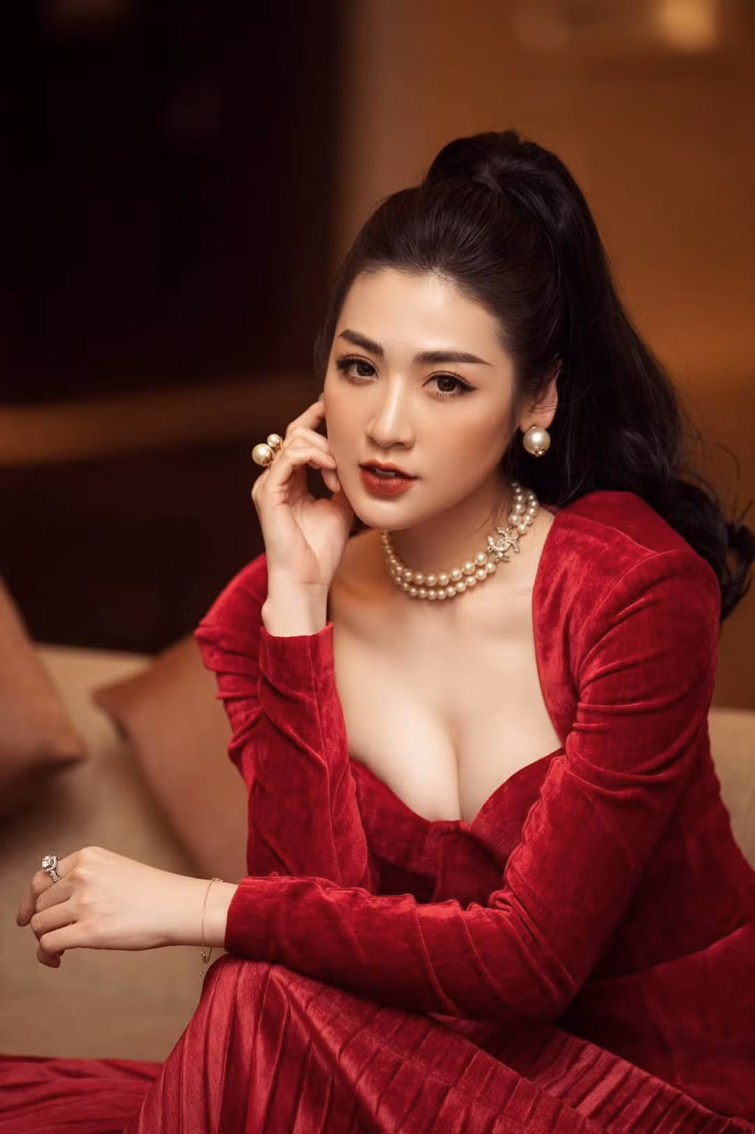 Á hậu Tú Anh xinh đẹp, cuốn hút.