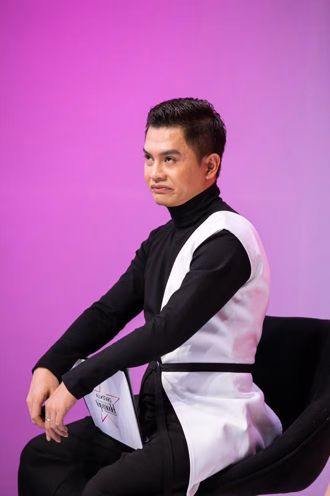 Nam Trung trung mat ke dot nhap dem Noel trom laptop-Hinh-3