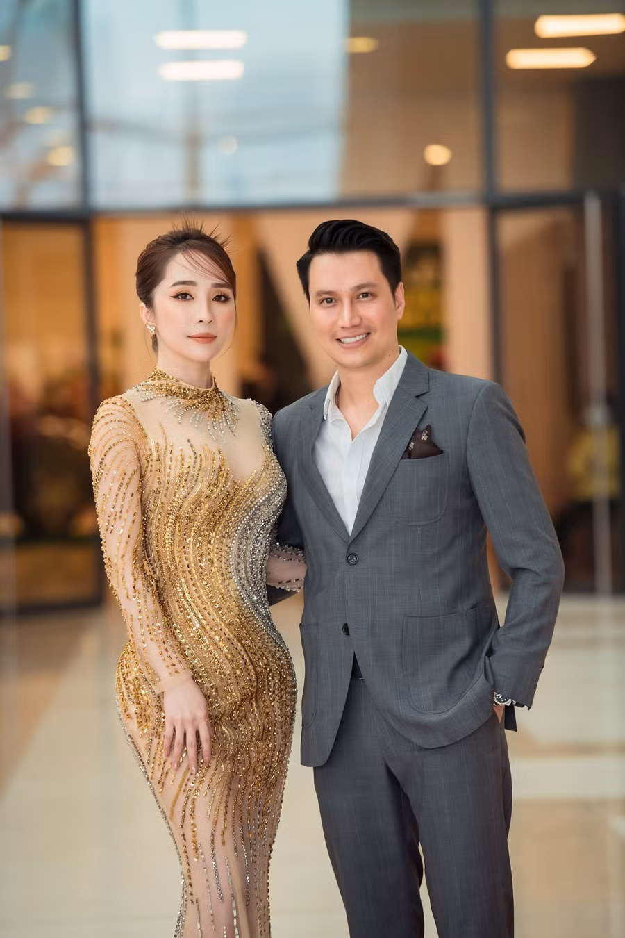 Tại sự kiện, nữ diễn viên cũng gây chú ý khi sánh đôi cùng nam diễn viên Việt Anh.